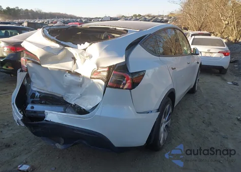 2024 Tesla Model Y Long Range Dual Motor All-Wheel Drive/Rwd z USA, uszkodzony, nr VIN 7SAYGDED4RF017130